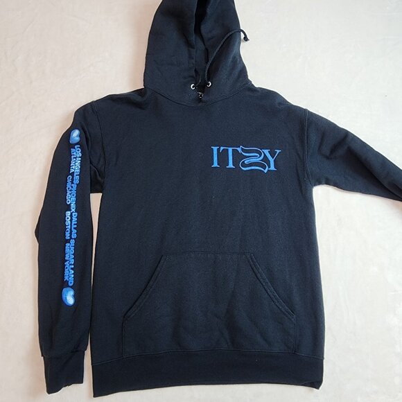 Rare ITZY First World Tour Hoodie Mens Small - Picture 4 of 7